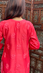 将图像加载到图库查看器中， Women&#39;s Lakhnavi Handcrafted Chanderi Silk Chikankari Top - HONC0237453
