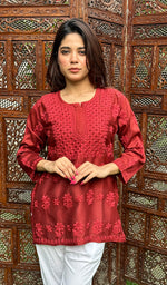 将图像加载到图库查看器中， Women&#39;s Lakhnavi Handcrafted Chanderi Silk Chikankari Top - HONC0237456
