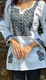 将图像加载到图库查看器中， Women&#39;s Lakhnavi Handcrafted Cotton Chikankari Top - HONC0193094
