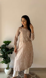 Load image into Gallery viewer, Women's Lakhnavi Handcrafted Maheshwari Mul Chanderi Chikankari Kurti - HONC0357548