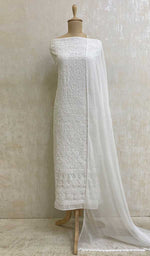 将图像加载到图库查看器中， Lakhnavi 手工白色棉质 Chikankari 西装材料 - Honc014838

