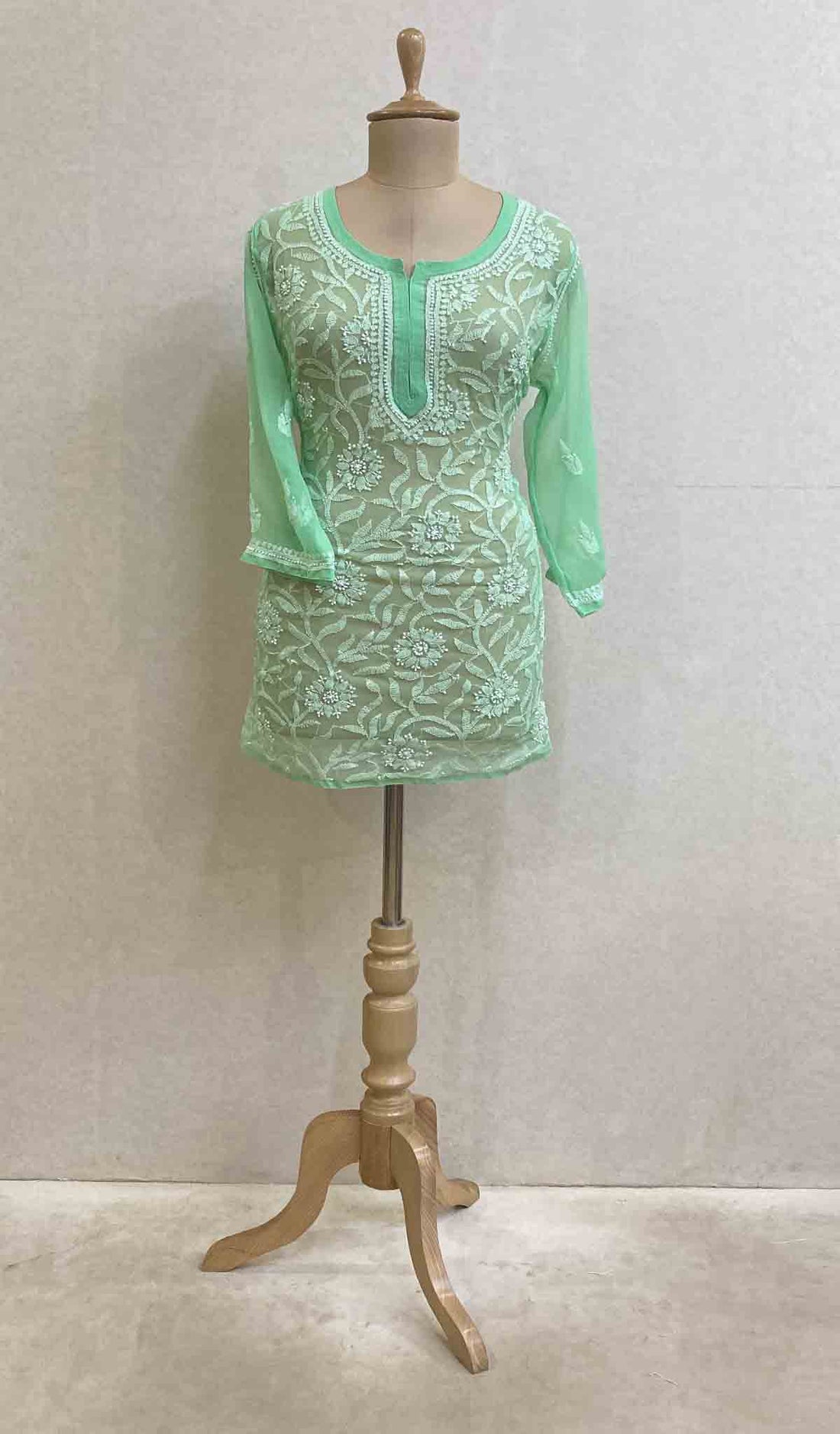 Lucknowi 手工制作人造乔其纱 Chikankari 上衣 - HONC037166