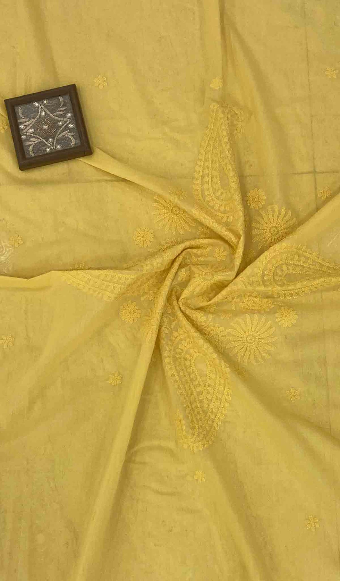 Lakhnavi 手工制作的棉质 Chikankari 桌布 - HONC041213