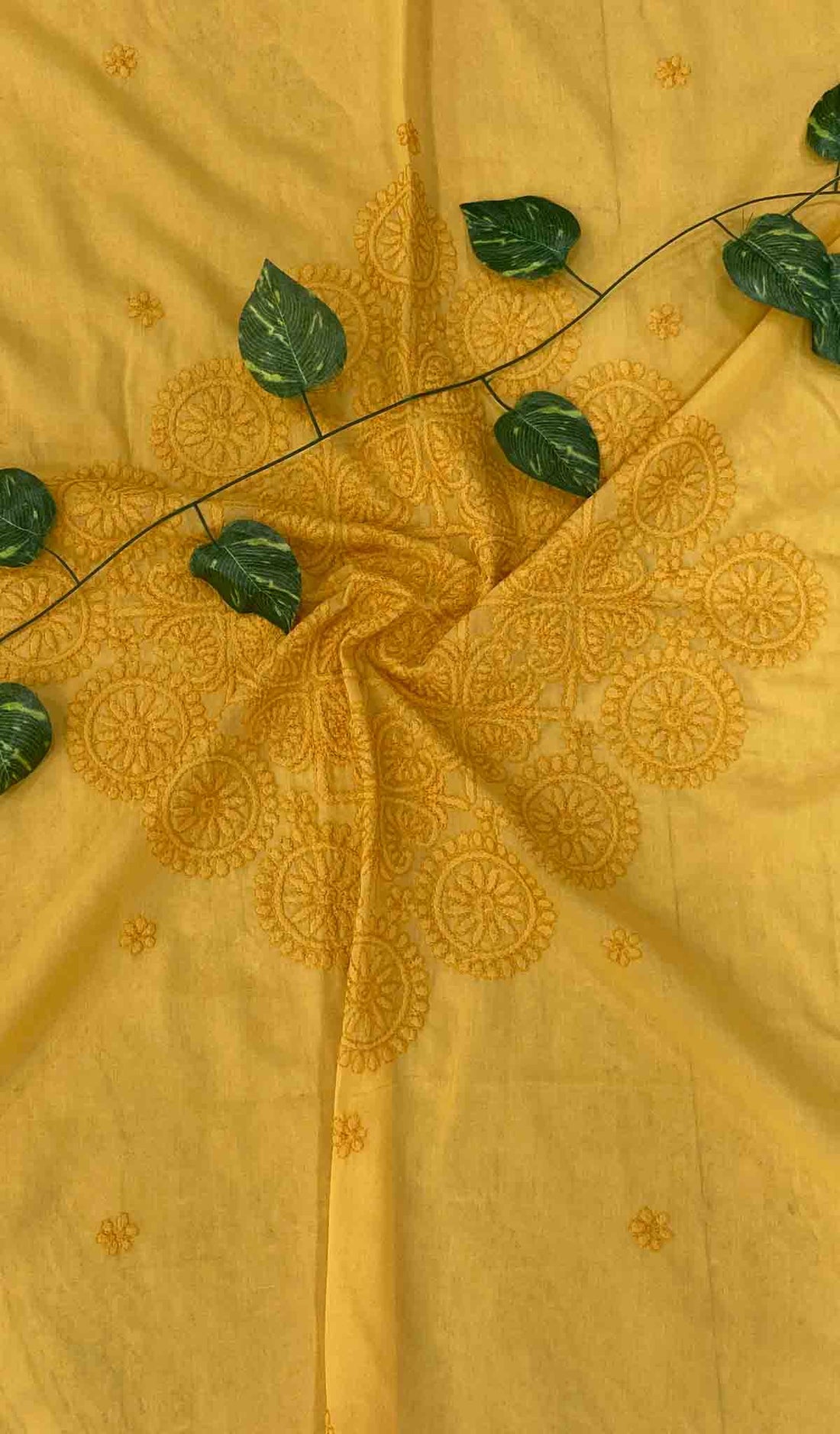 Lakhnavi 手工制作的棉质 Chikankari 桌布 - HONC041278