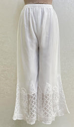 将图像加载到图库查看器中， Lakhnavi 手工制作的人造乔其纱 Chikankari Palazzo - HONC086314 
