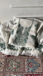Load image into Gallery viewer, Titlee Women's Lakhnavi Handcrafted Mul Chanderi Kurta And Dupatta Set .