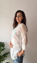 Load image into Gallery viewer, Women's Lakhnavi Handcrafted Mul Chanderi Chikankari Top - HONC0372701