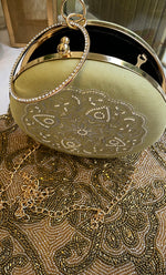 将图像加载到图库查看器中， Elegant Floral Chik0ankari Handle Clutch - HONC0313581
