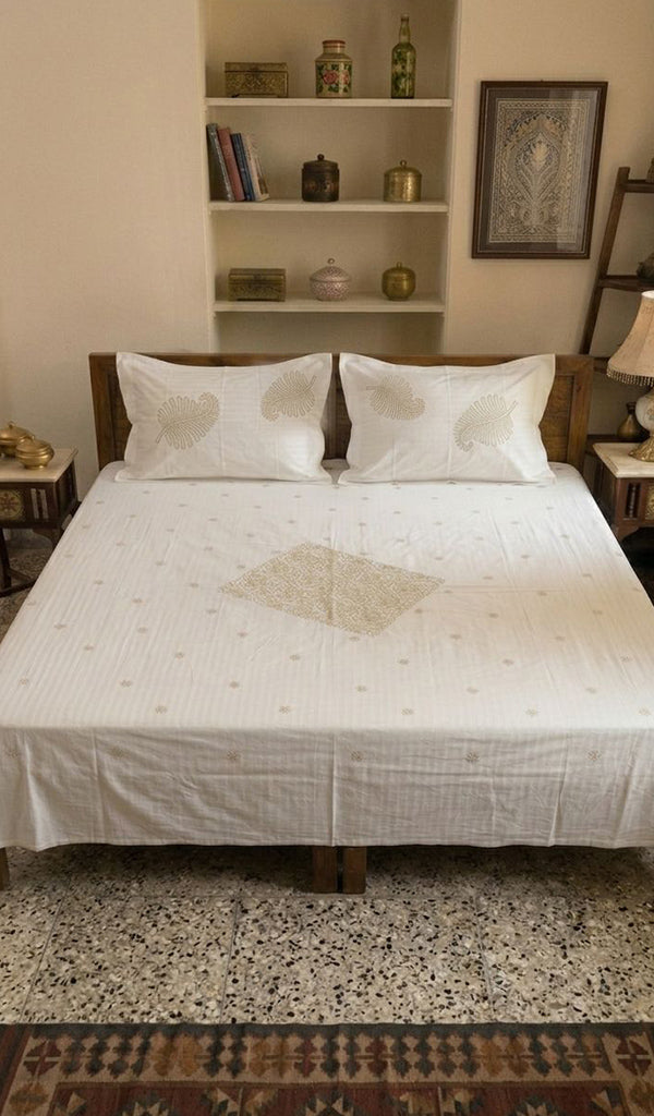 Lakhnavi Handcrafted Cotton Chikankari Bedsheet Set - HONC014776