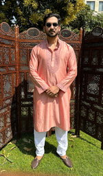 Load image into Gallery viewer, Men's Lucknowi Handcrafted Chanderi Chikankari Silk Kurta - HONC03224280