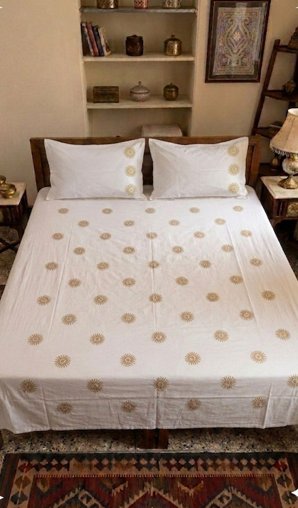 Lakhnavi Handcrafted Cotton Chikankari Bedsheet Set - HONC0373294