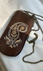 将图像加载到图库查看器中， Chikankari Embroidered Mobile Cover with Metal Frame - HONC0329999
