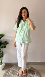 将图像加载到图库查看器中， Women's Lakhnavi Handcrafted Cotton Chikankari Top - HONC0354116