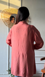 将图像加载到图库查看器中， Lakhnavi 手工制作的 Chikankari 棉质上衣 - HONC0111283
