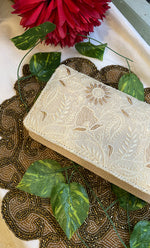 将图像加载到图库查看器中， Chikankari Clutch Bag - HONC0308892
