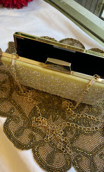 将图像加载到图库查看器中， Green Chikankari Embroidered Clutch - HONC0313592
