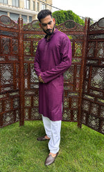 Load image into Gallery viewer, Men&#39;s Faux-Georgette Hakoba Kurta - HONC0322895
