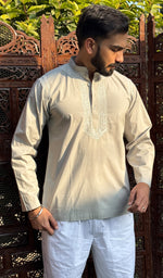 Load image into Gallery viewer, Men&#39;s Lucknowi Handcrafted Cotton Chikankari Short Kurta - HONC0121097
