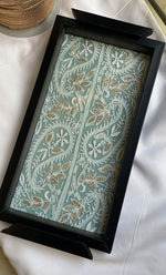 将图像加载到图库查看器中， Handcrafted Chikankari Tray with Two Coasters – Wooden Frame - HONC0313526
