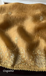 将图像加载到图库查看器中， Mainaaj Women's Lakhnavi Handcrafted Pure Organza Chikankari Unstitched Kurta And Dupatta Set - HONC0330933