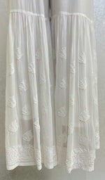 将图像加载到图库查看器中， 勒克瑙手工制作粘胶乔其纱 Chikankari Gharara - HONC047651
