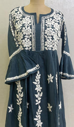 将图像加载到图库查看器中， Lucknowi 手工制作棉质 Chikankari 连衣裙 - HONC0114359