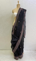 将图像加载到图库查看器中， Lucknowi 手工制作的纯欧根纱丝绸 Chikankari 纱丽 - HONC0116932