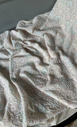 将图像加载到图库查看器中， Women&#39;s Lakhnavi Handcrafted Pure Silk Georgette Chikankari Kurta And Dupatta Set- HONC0241825
