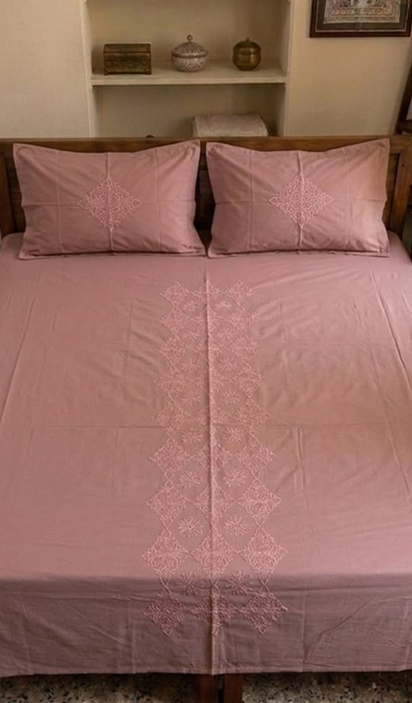 Lakhnavi Handcrafted Cotton Chikankari Bedsheet Set - HONC0379424