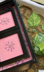 将图像加载到图库查看器中， Handcrafted Chikankari Tray with Two Coasters – Wooden Frame - HONC0295550
