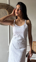将图像加载到图库查看器中， Yashvi Women's Lakhnavi Handcrafted Cotton Chikankari Kurti - HONC0349147