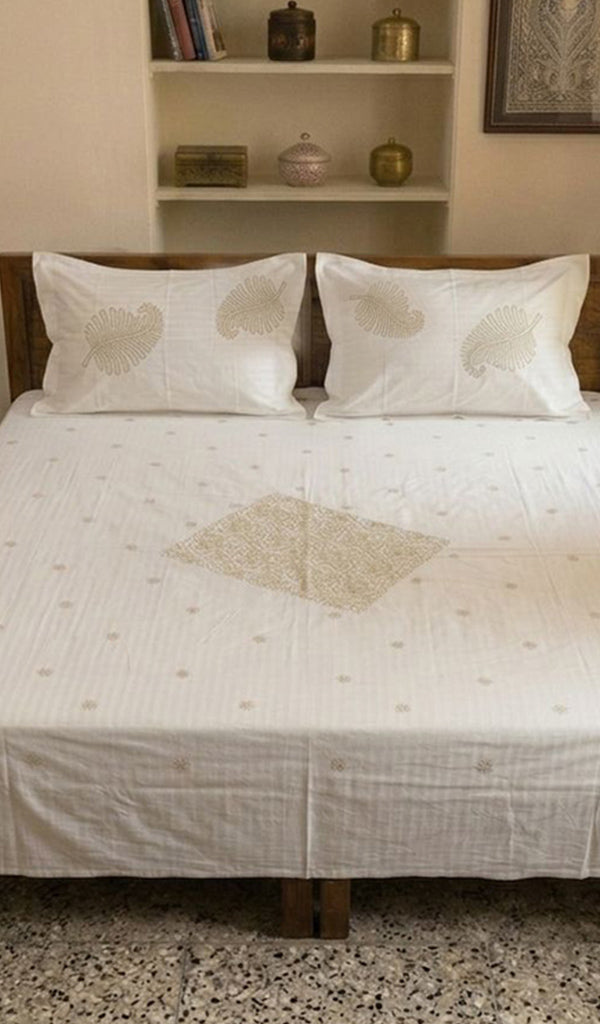 Lakhnavi Handcrafted Cotton Chikankari Bedsheet Set - HONC014776
