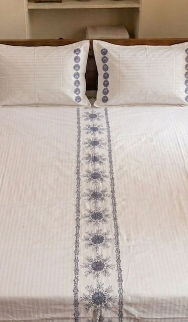Lakhnavi Handcrafted Cotton Chikankari Bedsheet Set - HONC0364221