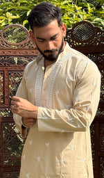 Load image into Gallery viewer, Men&#39;s Lucknowi Handcrafted Cotton Chikankari Kurta - HONC0126750
