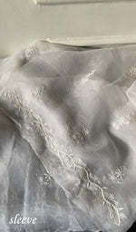 将图像加载到图库查看器中， Lakhnavi 手工制作纯欧根纱 Chikankari 未缝合库尔塔和杜帕塔套装 - HONC0111117
