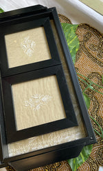 将图像加载到图库查看器中， Handcrafted Chikankari Tray with Two Coasters – Wooden Frame - HONC0310957

