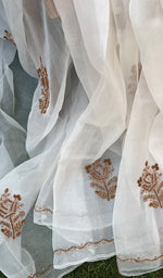 将图像加载到图库查看器中， Women&#39;s Lucknowi Handcrafted Pure Organza Silk Chikankari SAREE - HONC0270079
