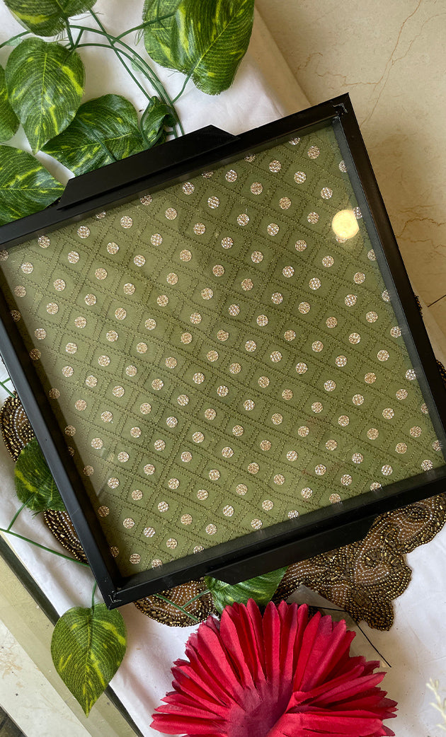 Chikankari Tray with Four Coasters - HONCO295536