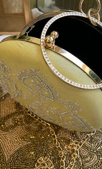 将图像加载到图库查看器中， Elegant Floral Chik0ankari Handle Clutch - HONC0313577
