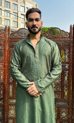 Load image into Gallery viewer, Men&#39;s Lucknowi Handcrafted Cotton Chikankari Kurta - HONC0324706

