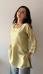 将图像加载到图库查看器中， Women's Lakhnavi Handcrafted Mul Chanderi Chikankari Top - HONC0329102
