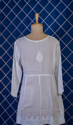 将图像加载到图库查看器中， Women&#39;s Lakhnavi Handcrafted Modal Cotton Chikankari Top - HONC0198209
