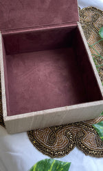 Load image into Gallery viewer, Chikankari Box - HONC0308945
