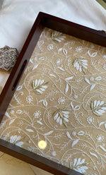 将图像加载到图库查看器中， Elegant Wooden Chikankari Tray – Handcrafted Lucknowi Embroidery - HONC0310867
