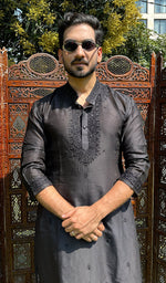 Load image into Gallery viewer, Men's Lucknowi Handcrafted Chanderi Chikankari Silk Kurta - HONC03224290