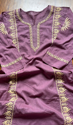 Load image into Gallery viewer, Meerab Women&#39;s Lucknowi Handcrafted Cotton Chikankari Kurti - HONC0300998
