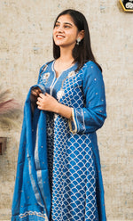 将图像加载到图库查看器中， Women&#39;s Lakhnavi Handcrafted Mul Chanderi Chikankari Stitched Kurta, Dupatta And Pant Set - HONC0321828
