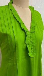 将图像加载到图库查看器中， Women&#39;s Lucknowi Handcrafted Green Cotton Chikankari Top - NC075699