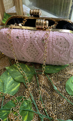 将图像加载到图库查看器中， White Handcrafted Chikankari Clutch with Golden Chain - HONC0232419
