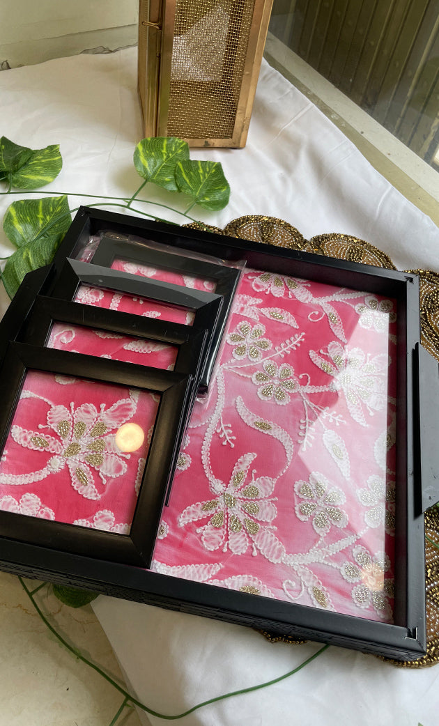 Chikankari Tray with Four Coasters - HONCO295534